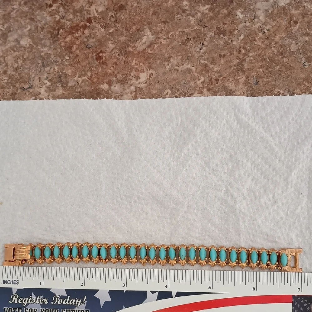Elegant Gold and Turquoise Bracelet - Picture 2 of 5